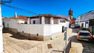 Casa a Álamo 2. Casa de pueblo con 400 m2 en el centro de fuenteheridos