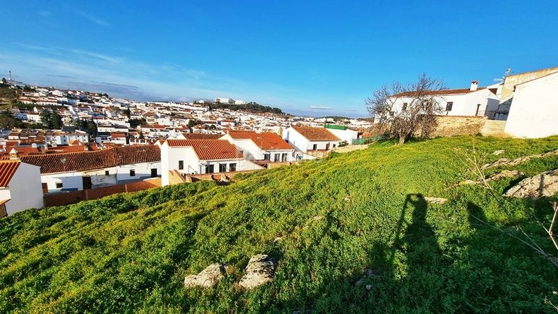 Foto ac6f6bdf-c7f9-4a82-bd61-17e038a971ac. Terreno residencial en calle cruces 29 exclusivo solar urbano con parcela de 5.000 m2 en Aracena