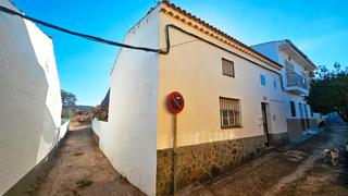 Casa a Avenida de extremadura 91. Casa de pueblo con corral y cochera