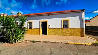Casa a Calle tartesos 30. Casa en minas de riotinto con 156 m2 construidos en parcela de 2