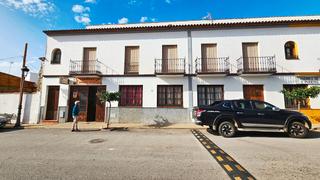 Edifici a Avenida de los carpinteros 21. Edificio en galaroza con dos pisos, cochera y carpintería