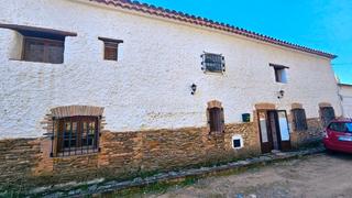 Casa a N/a. Preciosa casa de piedra con jardín y piscina