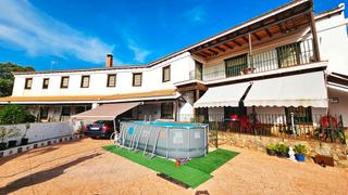Casa a Aldea cañuelo 2. Finca rústica con tres casas con más de 400 m2 construidos