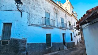 House en Calle gavidia humanes 2. Casa de pueblo en la plaza de la iglesia de zufre