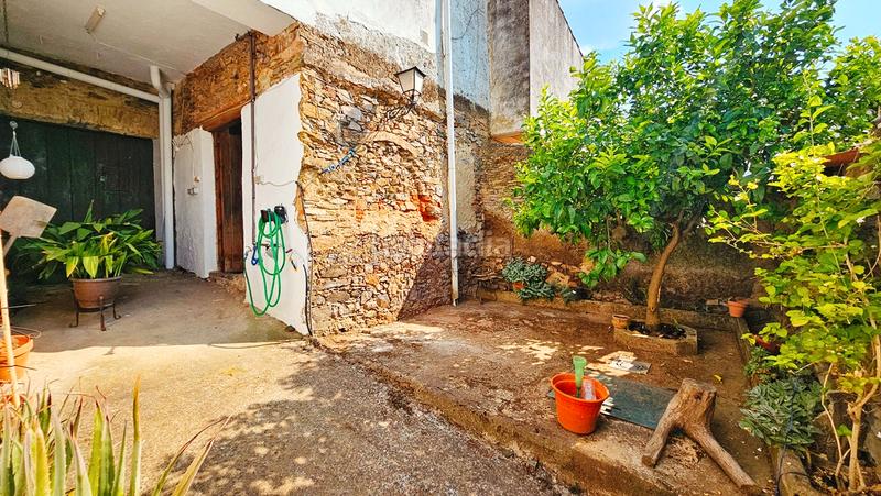 Foto 6875c7cf-a295-41b9-afd8-db7b71113a75. Casa en calle cantarrana 13 bonita casa en la umbría, , reformada y con patio en Aracena