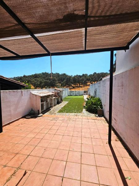 Foto 673192a8-af6c-431c-8393-ca1f0789f87c. Casa in calle sagrado corazón de jesús 2 in Aroche