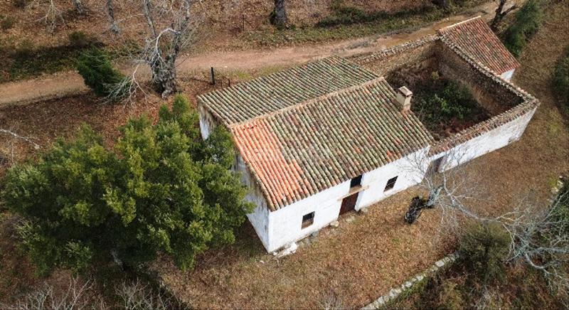 Foto d5256941-f79b-4600-843e-3d408f502a24. Finca rústica a Castaño del Robledo