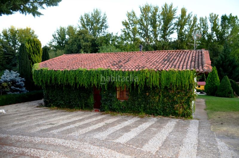 Foto 173f4e71-d305-4aa3-bf18-e895019779c6. Casa amb xemeneia aparcament piscina a Cortelazor