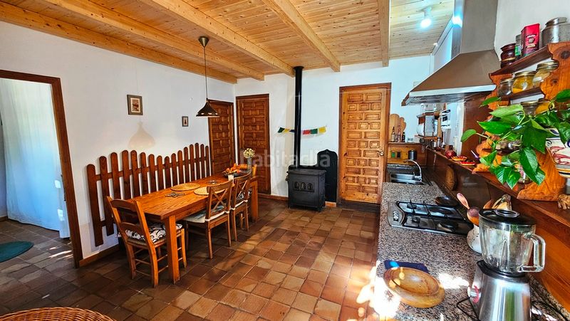 Foto 9a02b687-2906-4c63-9502-4d70103a9b9e. Casa amb xemeneia aparcament piscina a Cortelazor
