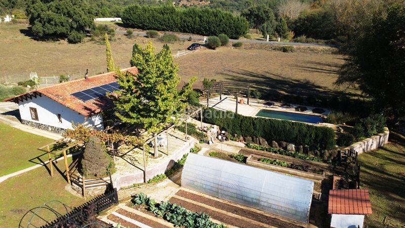 Foto b6a9a878-9d75-4c42-b441-54015e7ceebf. Casa amb xemeneia aparcament piscina a Cortelazor