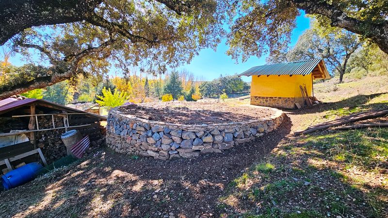 Foto ded9e556-84ee-499e-b4a2-9181464ff511. Casa amb xemeneia aparcament piscina a Cortelazor