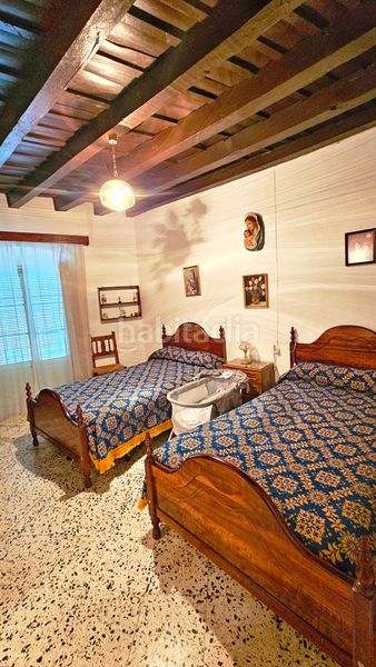 Foto a111b818-8903-4854-9f70-e233c8915b8f. Casa amb xemeneia aparcament a Fuenteheridos