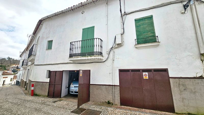 Foto f8bf38fb-2cc8-40cc-a313-3d7cf0a4b663. Casa amb xemeneia aparcament a Fuenteheridos