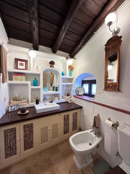 Foto b03f4bdc-c6f6-4a40-8eb4-dd1008c80c0c. Casa amb xemeneia aparcament piscina a Aracena