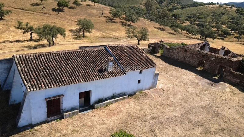 Foto d2c3c420-5e6f-44ae-ad48-077ef486a982. Finca rústica a Aracena