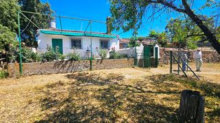 Casa  N-433 76. Finca de 4 has con casa y piscina al lado de higuera de la sierr
