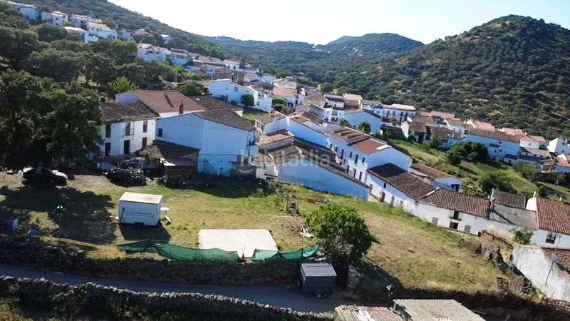 Foto 40d6a593-ae58-4c36-a858-edd741a0e989. Terreno residencial en calle de la fuente 7 solar urbano de 1.500 m2 en la aldea de la umbría, en Aracena