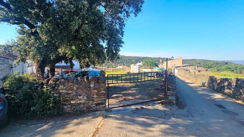Foto faab206c-af7f-4891-95a0-1bc7dc6f1102. Terreno residencial en calle de la fuente 7 solar urbano de 1.500 m2 en la aldea de la umbría, en Aracena