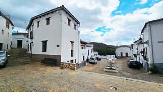 Casa  Calle san juan 2. Casa totalmente reformada en linares de la sierra