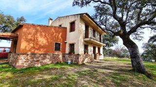 Masia a Aracena. Finca de 70 has con dos viviendas, luz y agua.