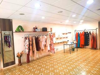 Local Comercial a Centro Urbano. Local com. en venta en centro, 2 despachos.