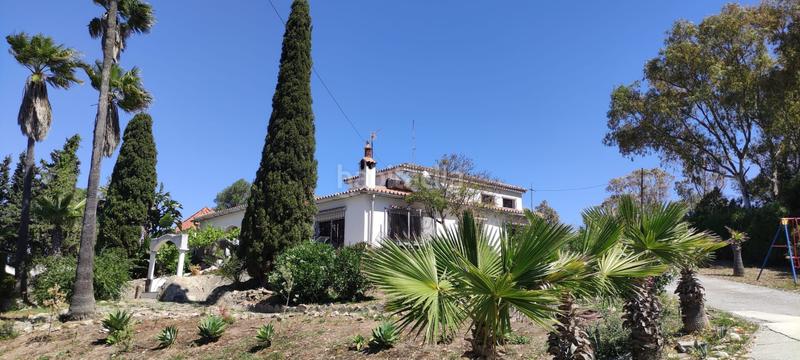 Foto a853b7fa-e4c7-40c3-844c-17249a896bdc. Chalet avec piscine dans San Enrique-Guadiaro-Pueblo Nuevo Sotogrande