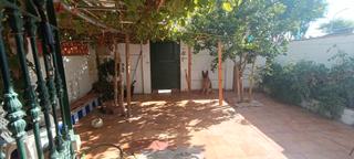 Casa adossada en Mondejar-Junquillos. Vendemos casa con patio en mondejar.
