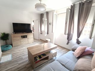 Piso en San José-San Bernardo. Vendemos piso en primera planta para entrar a vivir en periáñez