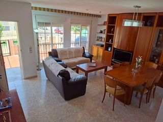 Lloguer Casa adossada a Carrer del mar 1. Casa adosada por habitaciones a  300 habitacion