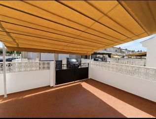 Casa adossada  Carrer del mar 1. Casa adosado cerca hotel