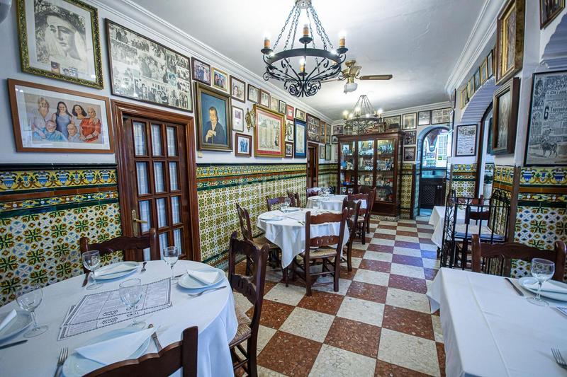 Foto 190e76a6-ea6b-4667-90ac-0d61db6bb453. Local comercial restaurante emblemático a la venta en San Fernando