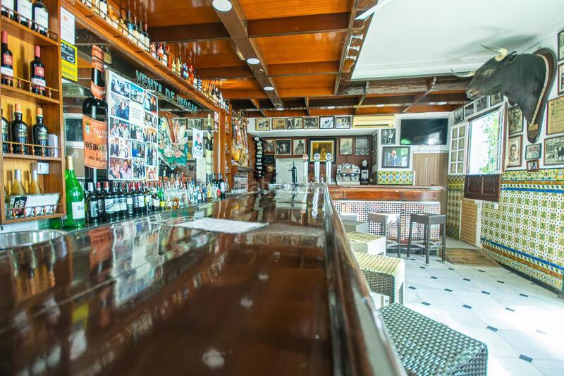 Foto a011adf4-7add-4b44-8848-90137297f38b. Local comercial restaurante emblemático a la venta en San Fernando