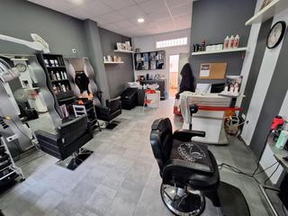 Location Local commercial à Barriada de Andalucía - Ardila. Local para peluquería en alquiler