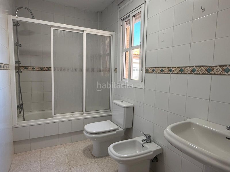 Foto 49481cd7-ecfd-4768-a4d0-5e143e5be1f0. Casa adossada a Camposoto - Gallineras San Fernando