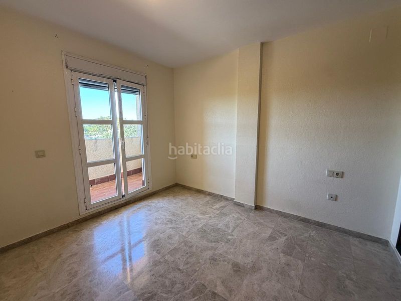 Foto afb930c8-80a3-45d1-9a73-5c30c5608f94. Casa adossada a Camposoto - Gallineras San Fernando