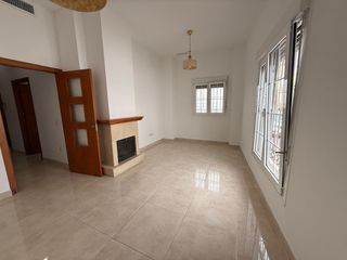Casa en El Cristo - Cayetano Roldán. Casa independiente con garaje en el cristo