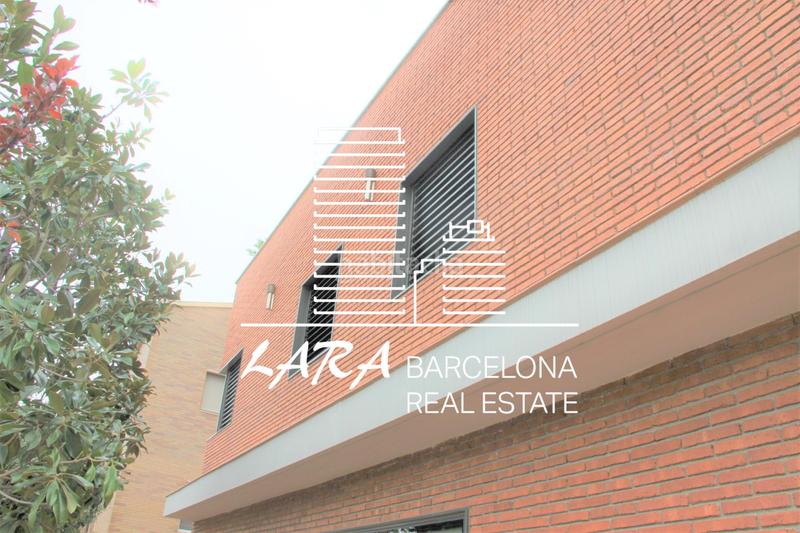 Foto 1e4e3183-e68d-42c2-8375-e36bd8eae2a6. House with fireplace heating parking in Torrent Ballester Viladecans