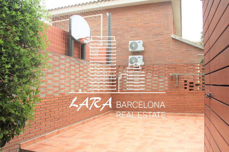 Foto 281726f9-2539-4e7c-8beb-c7cdc7a49e08. House with fireplace heating parking in Torrent Ballester Viladecans