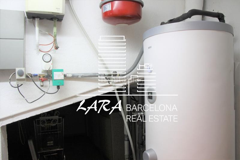 Foto 2f3c2276-589a-4a7d-af9b-a7cefb11caf6. House with fireplace heating parking in Torrent Ballester Viladecans