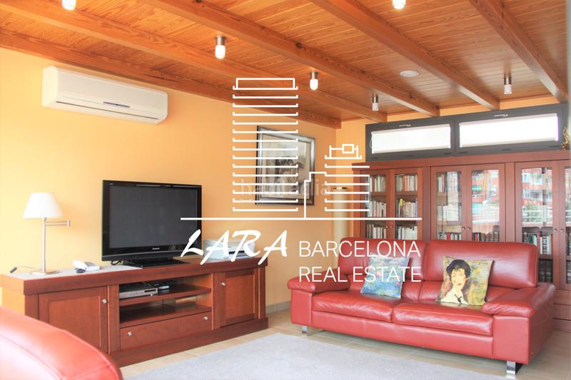 Foto 7188c5d2-6332-4834-8aff-554c1082e718. House with fireplace heating parking in Torrent Ballester Viladecans