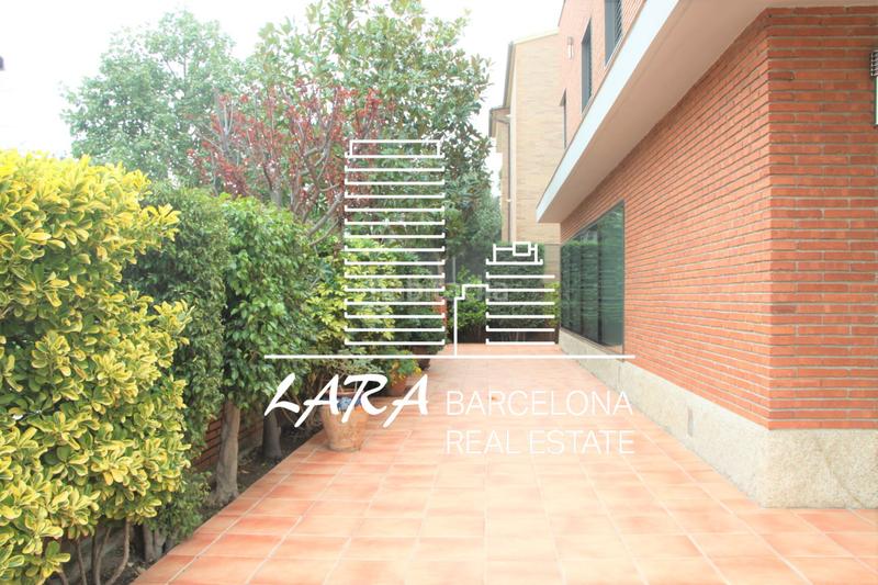 Foto 7d2d0db0-7d22-4cf6-8f77-d3a9cffb98b2. House with fireplace heating parking in Torrent Ballester Viladecans