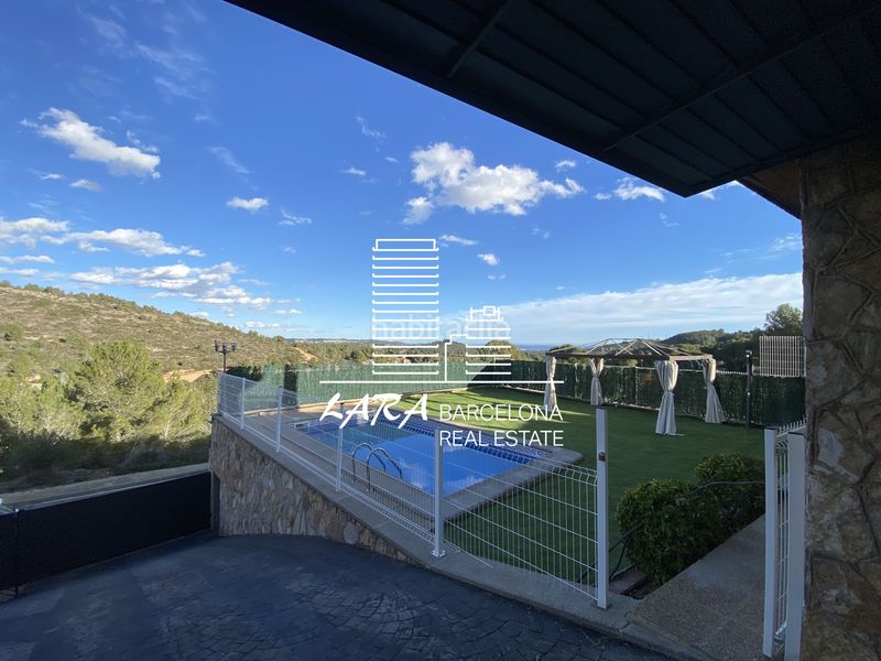 Foto 3a33749b-d0f5-43d7-9578-a81a25532f91. Casa amb xemeneia calefacció aparcament piscina a Vendrell (El)