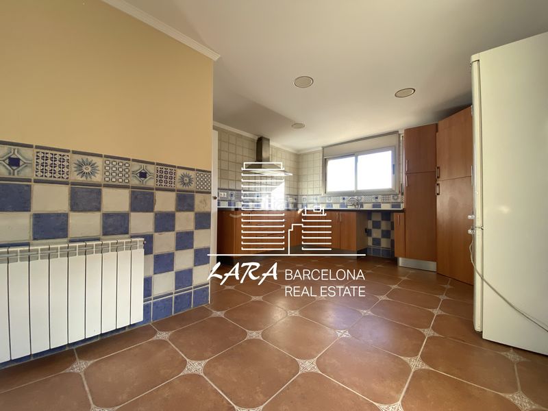 Foto 4284d7ff-f91c-4184-bc21-bbc25e86efb3. Casa amb xemeneia calefacció aparcament piscina a Vendrell (El)
