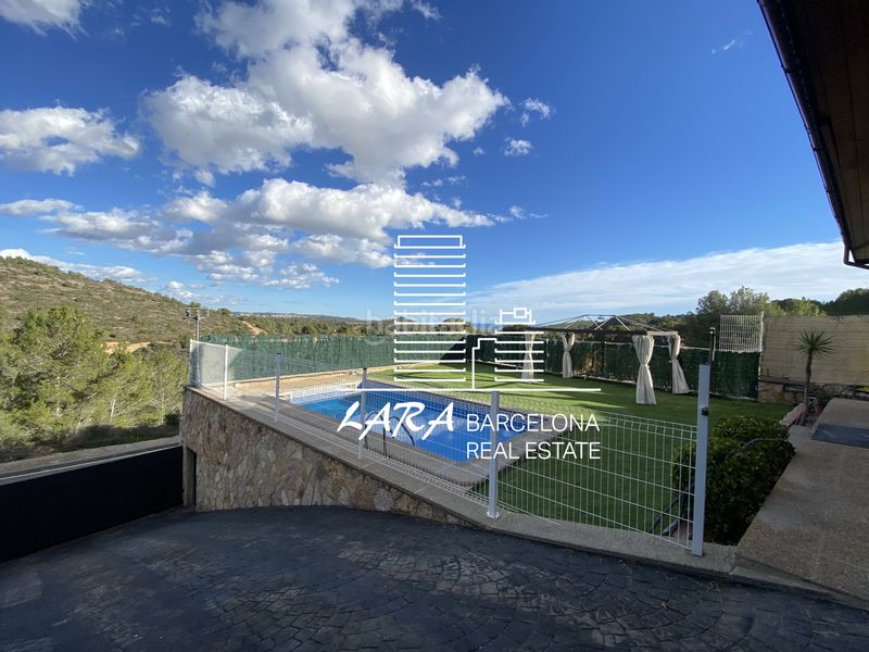 Foto b637930b-40cd-46f3-90a9-97f1d2195602. Casa amb xemeneia calefacció aparcament piscina a Vendrell (El)
