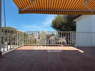 Location Appartement à Lluminetes. Soleado piso en la playa con terraza 10m2 con parking y trastero
