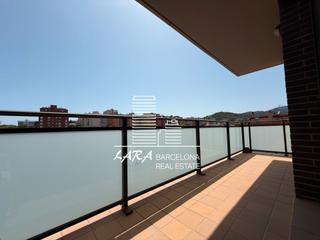 Location Appartement à Can Tintorer-Can Tries. Amplio piso en centro con dos balcones y vistas a piscina