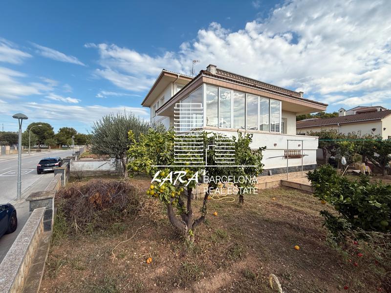 Foto 08c6fd2d-505f-451d-b9f3-3b7d1f87fbf3. Haus mit heizung parking in Cunit residencial Cunit