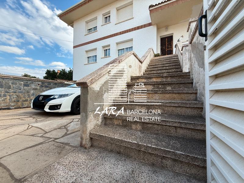 Foto 0ae2818f-2030-4b5d-abf0-dd5baf1a12a2. Haus mit heizung parking in Cunit residencial Cunit