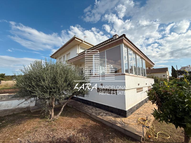 Foto b35a563a-d7de-4ac3-974b-726c4d41fe5b. Haus mit heizung parking in Cunit residencial Cunit