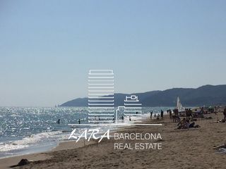 Pis a Baixador. Primera linea con vistas frontales al mar y playa con terraza